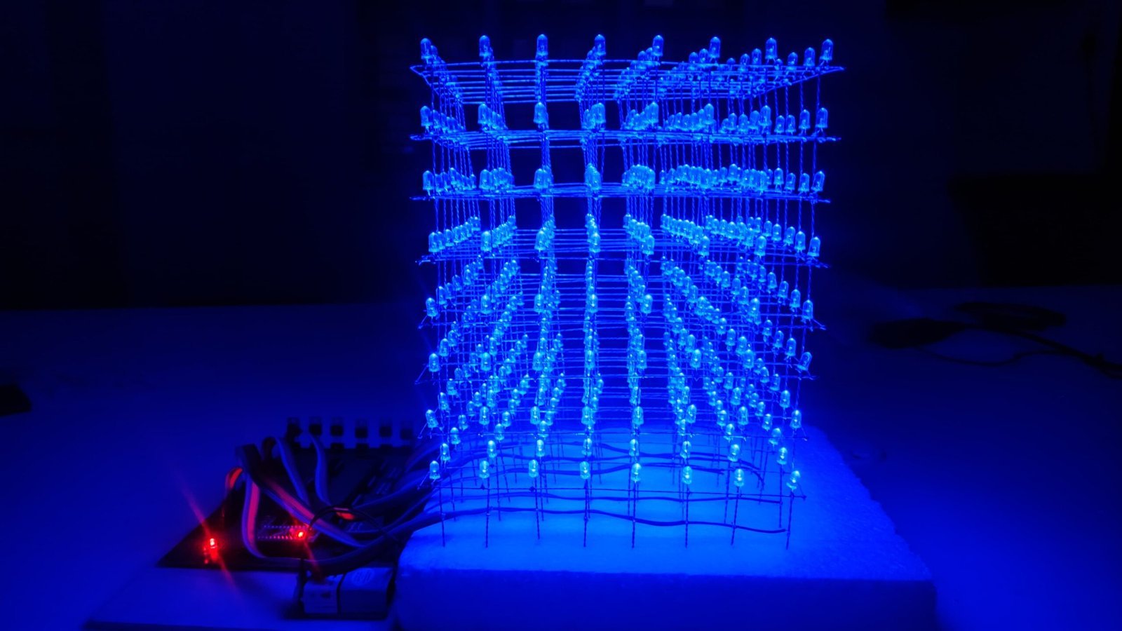 3D 8x8x8 LED Cube with stunning light patterns